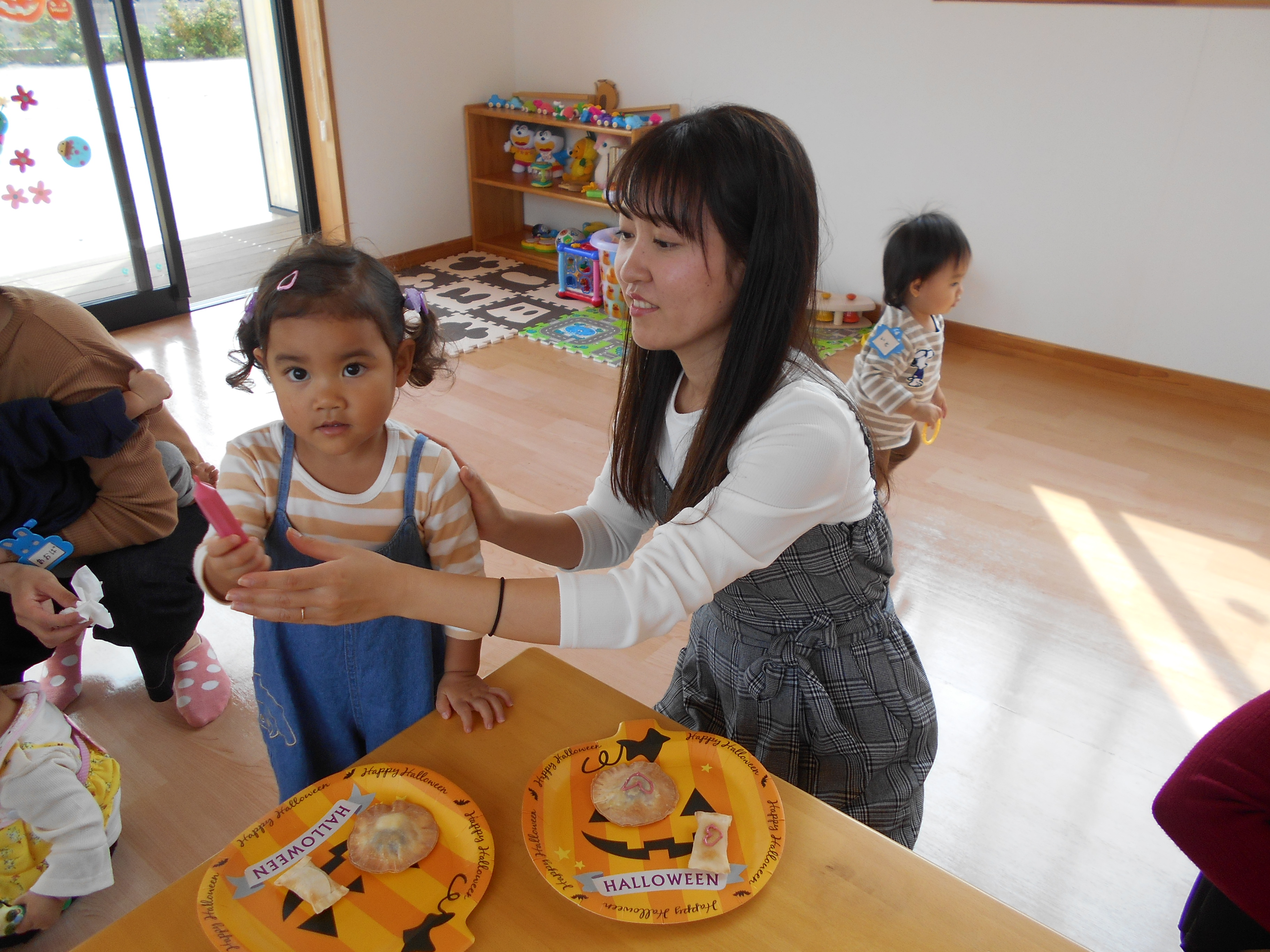 ☆子育て支援10月☆ハロウィンパーティー☆
~~~かぼちゃパイをみんなで作ろう!!~~~