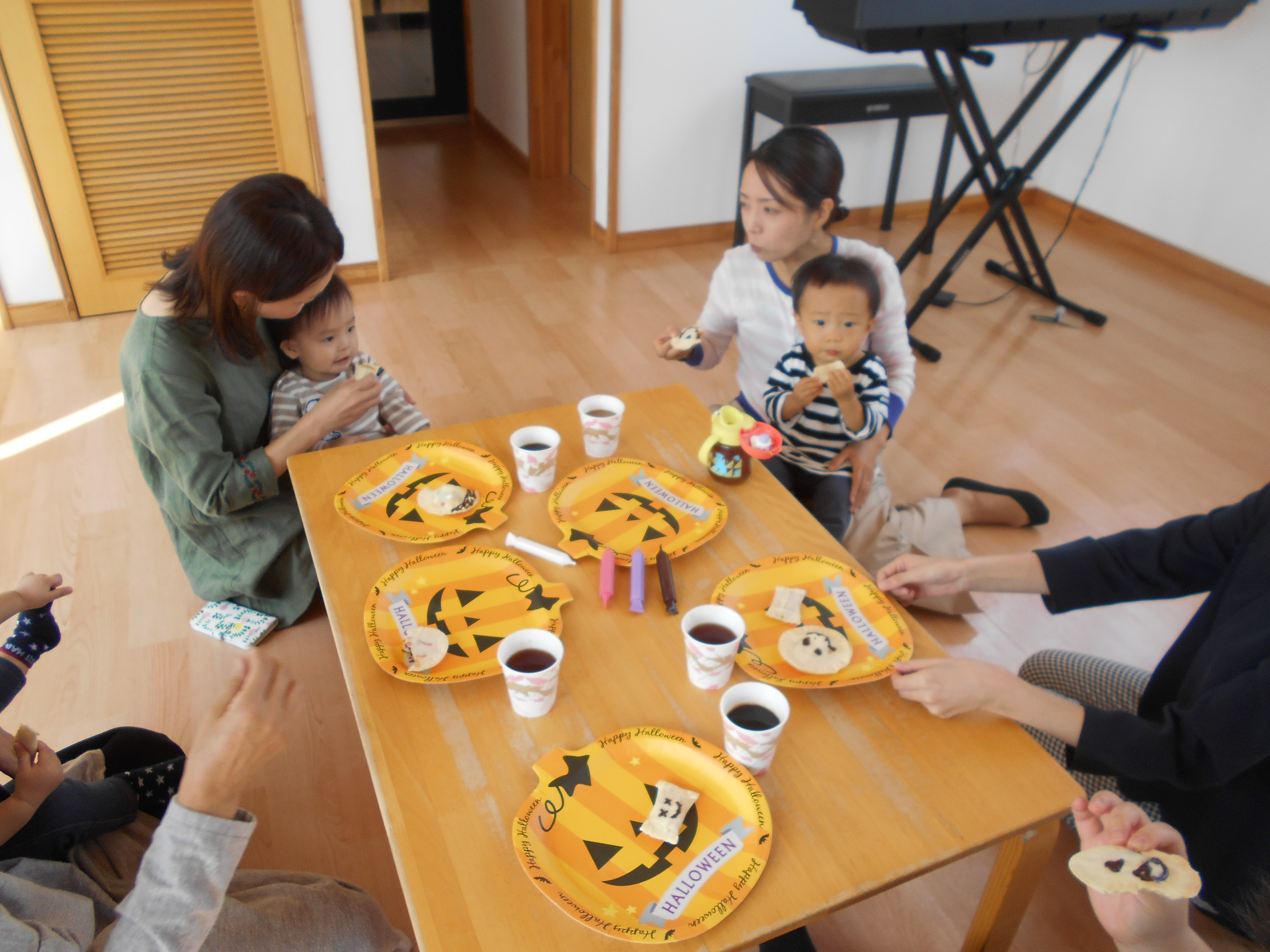 ☆子育て支援10月☆ハロウィンパーティー☆
~~~かぼちゃパイをみんなで作ろう!!~~~