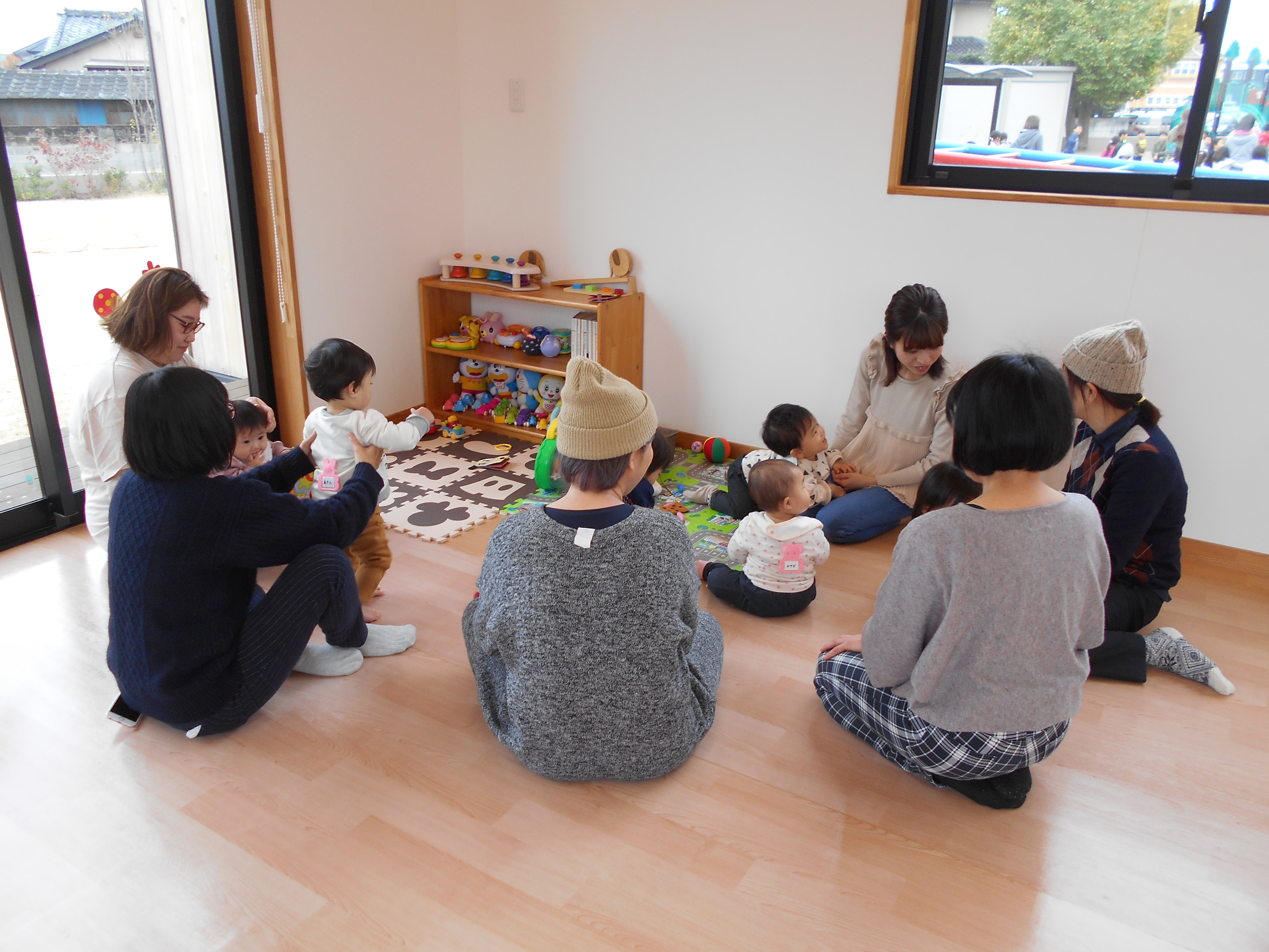 ☆子育て支援11月☆第2回目☆
『季節のおもちゃ、どんぐり落としをつくろう!』